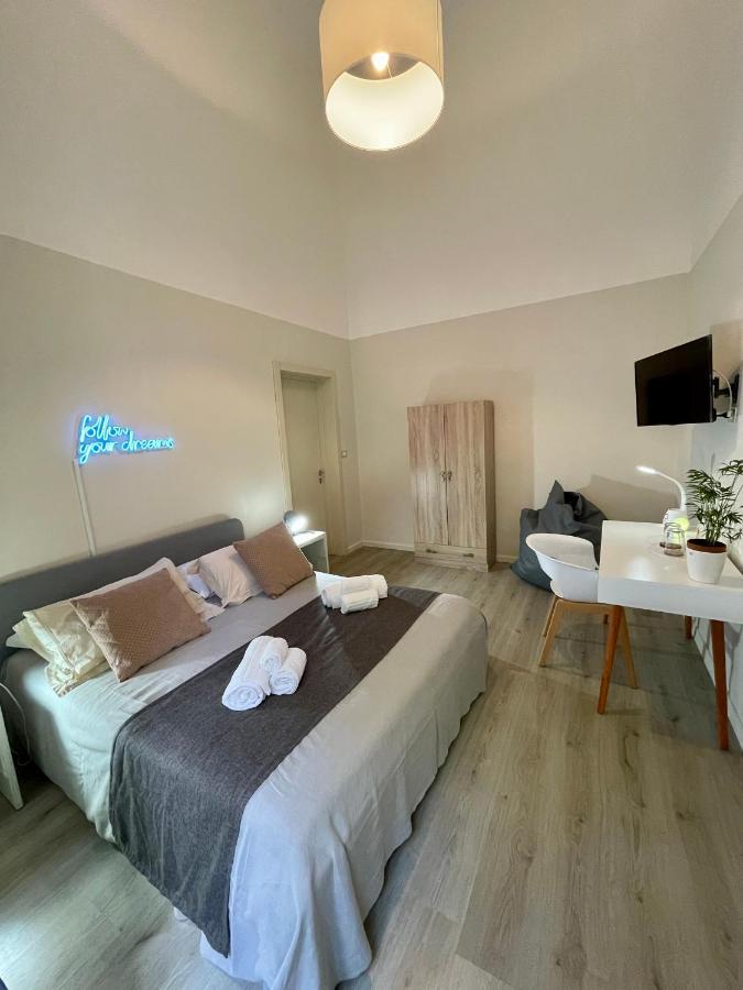 4 Balconi Rooms Paladini B&B E Appartamenti Lecce Eksteriør bilde