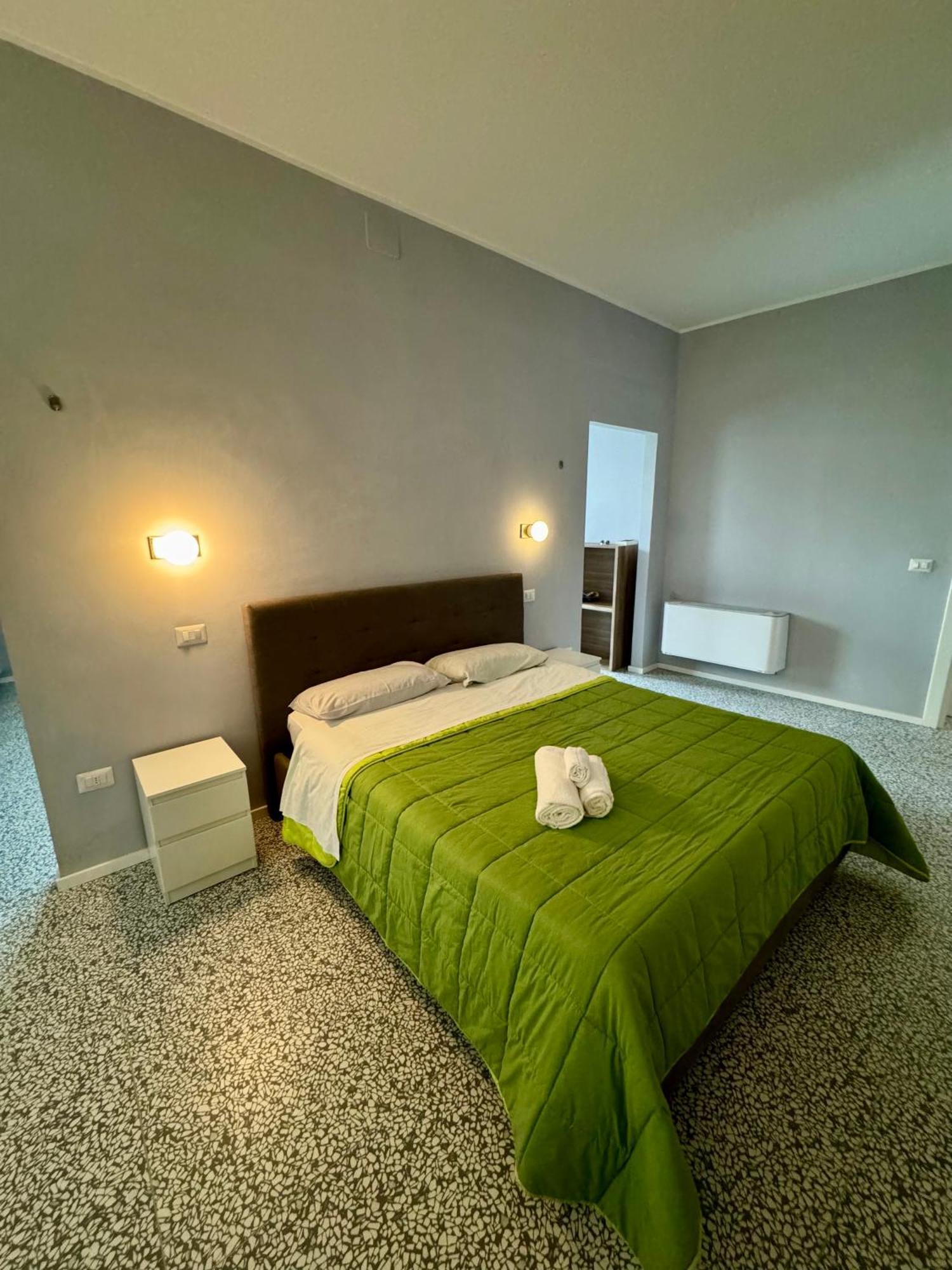 4 Balconi Rooms Paladini B&B E Appartamenti Lecce Eksteriør bilde
