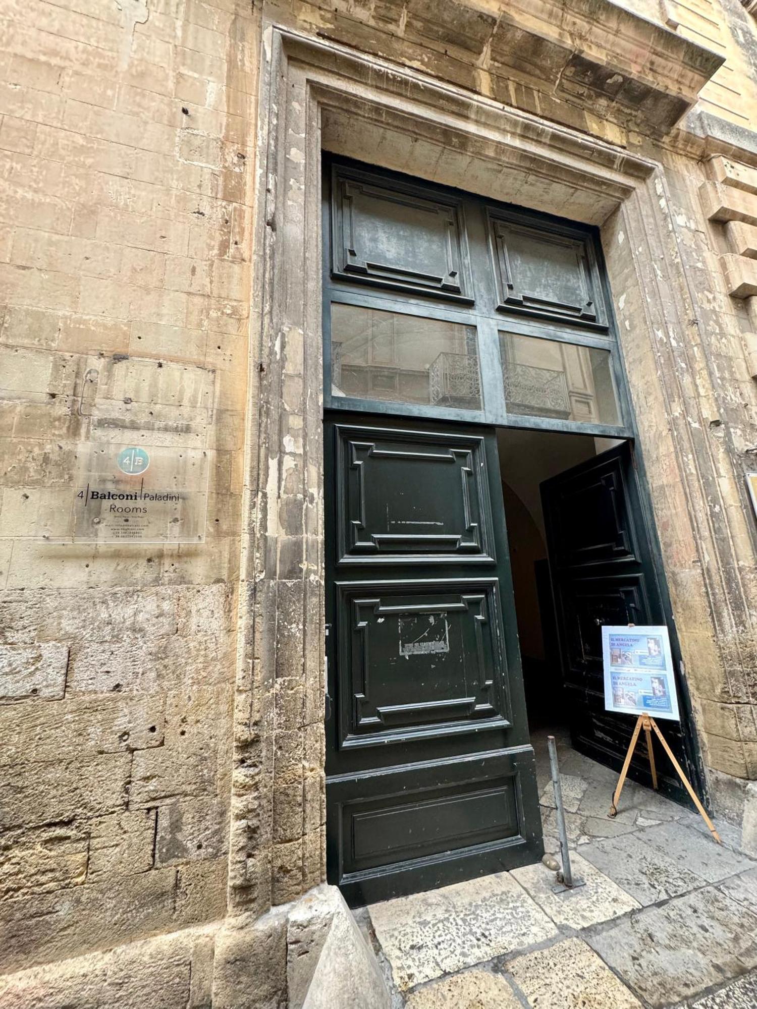 4 Balconi Rooms Paladini B&B E Appartamenti Lecce Eksteriør bilde